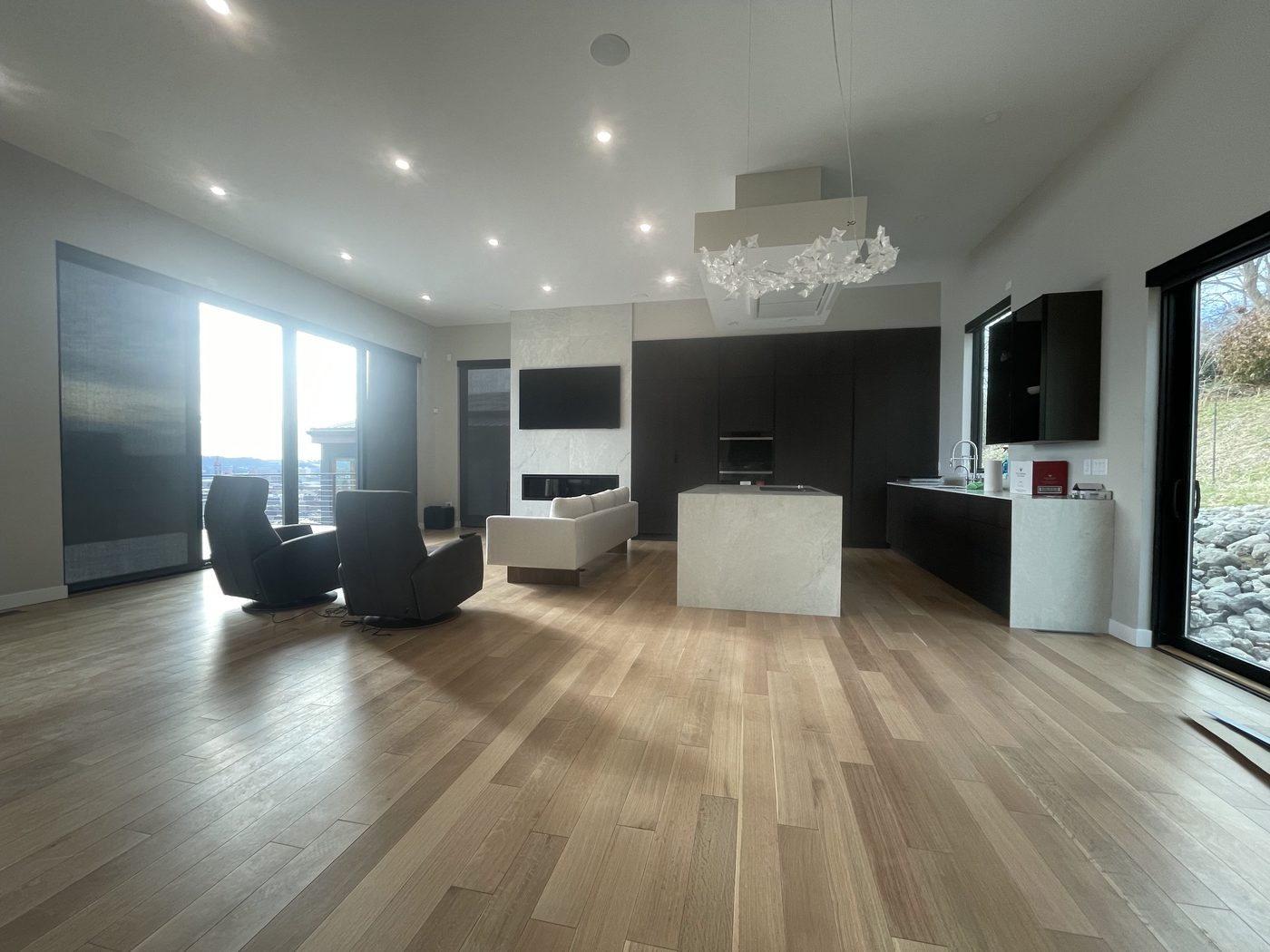 Modern kitchen remodel with all-new plumbing completed by DE Plumbing
